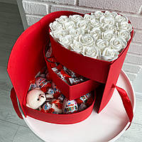 Подарочный бокс на день рождения с розами, сладостями и мишкой, подарок