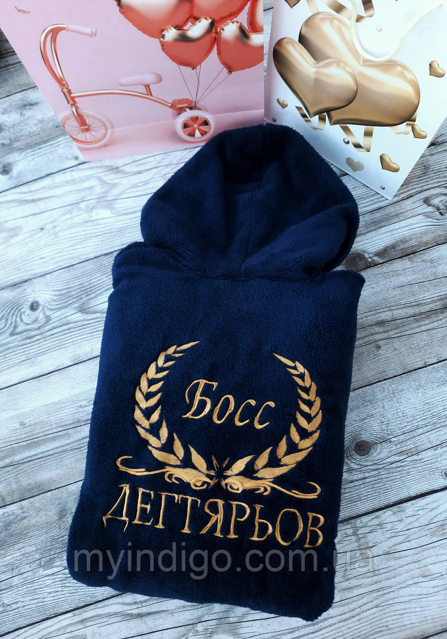 Чоловічий халат з іменною вишивкою та лаврами