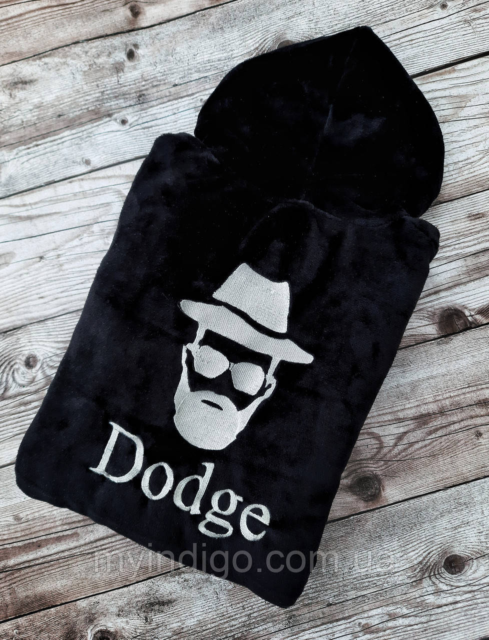 Чоловічий халат з вишивкою "Dodge"