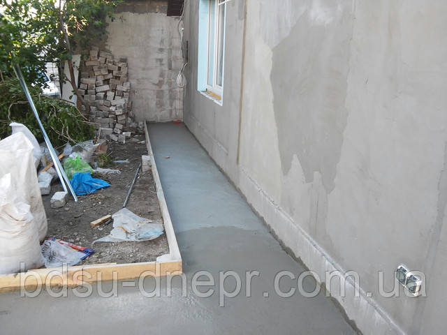 Фотографія бетонного вимощення у Дніпрі
