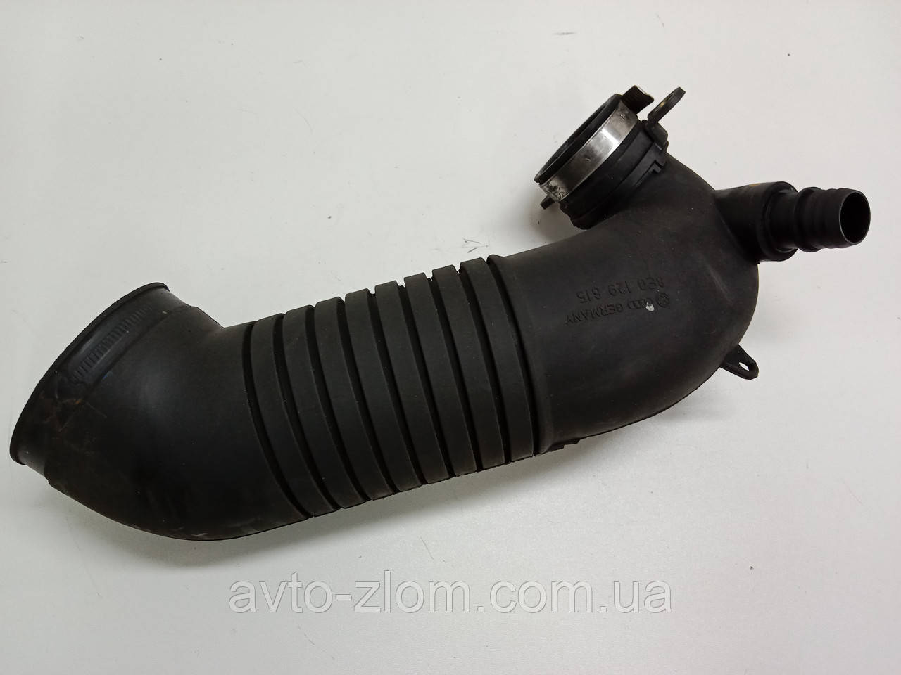 Повітряний патрубок Audi A4 B6, Audi A4. 1.9 TDI. 8E0129615.
