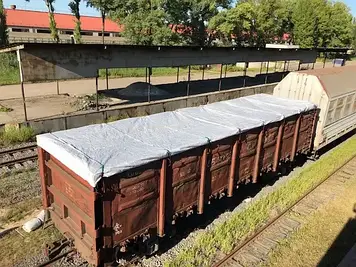 Вагонне укриття двошарове (зовнішній шар - поліпропілен, внутрішній - полієтилен). Тент для напіввагону