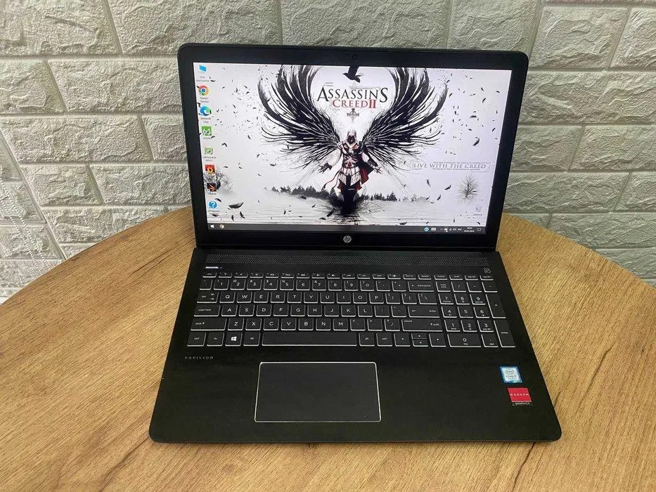 Ноутбук HP Pavilion 15 15,6" IPS i7 7700HQ 12Gb/SSD128+HDD500/Radeon RX550