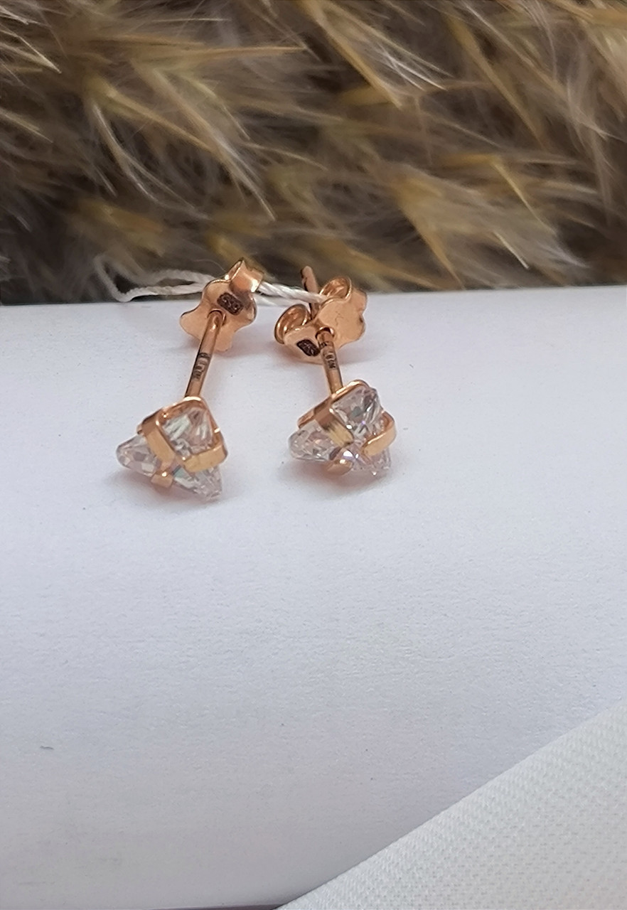 Золоті сережки гвоздики пуссети з каменем сережки на закрутках.