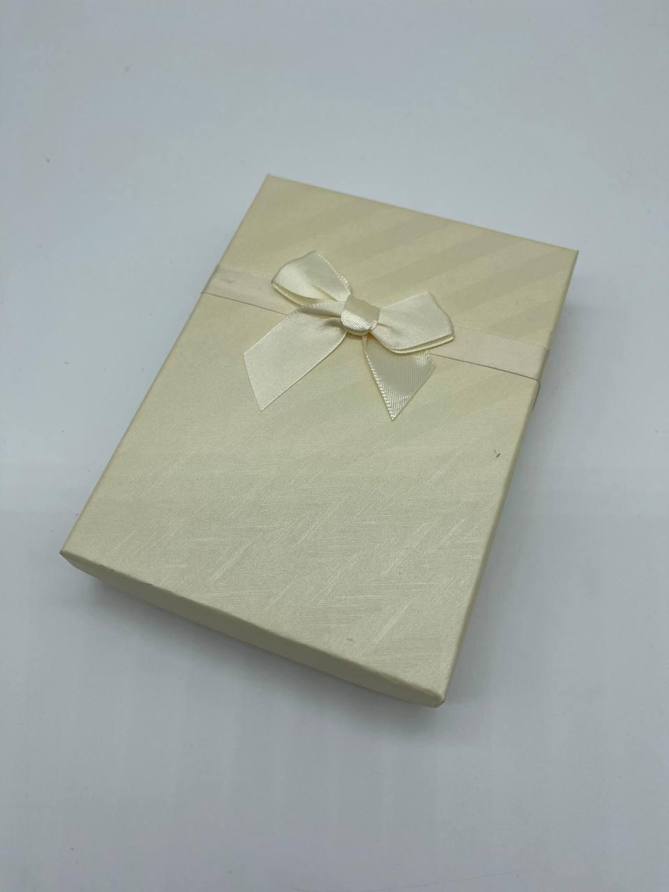 Коробки подарункові з бантиком. Колір кремовий. 12х16х3см