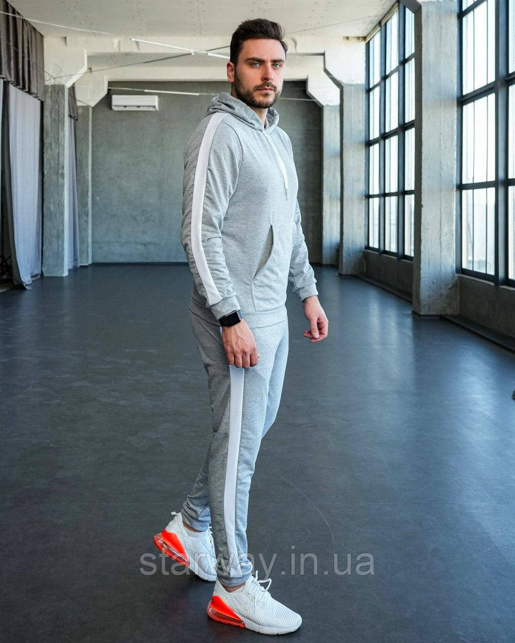 Спортивний сірий костюм з білими лампасами з капюшоном без написів та малюнків
