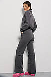 Жіночий тонкий трикотажний костюм із короткою кофтою і прямими штанами, фото 3