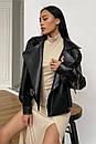 Молодіжна модна коротка молочна куртка з екошкіри з відкладним коміром 42 44 46 48 розміри, фото 6