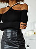Жіноча облягаюча кофтинка в рубчик з відкритими плечима, фото 7