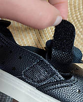 Чорні кеди на липучці дитячі літні шкіряні перфорація без шнурків кросівки, фото 3