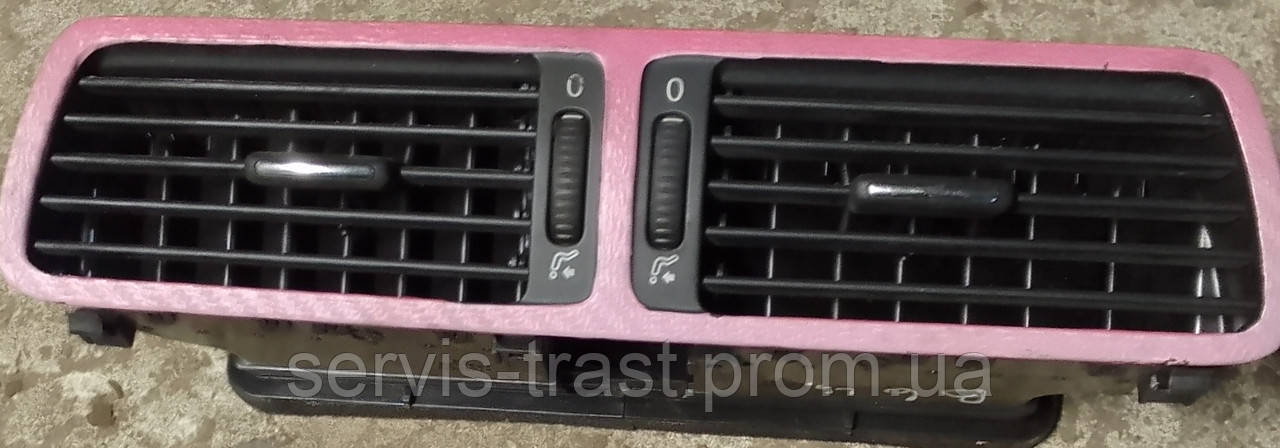 Дефлектор центральний Volkswagen Passat B6