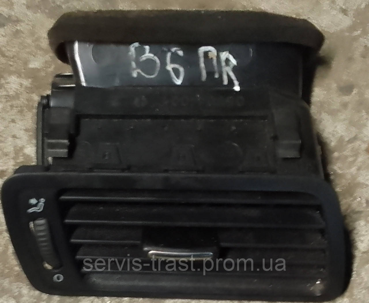 Дефлектор передній правий Volkswagern Passat B6