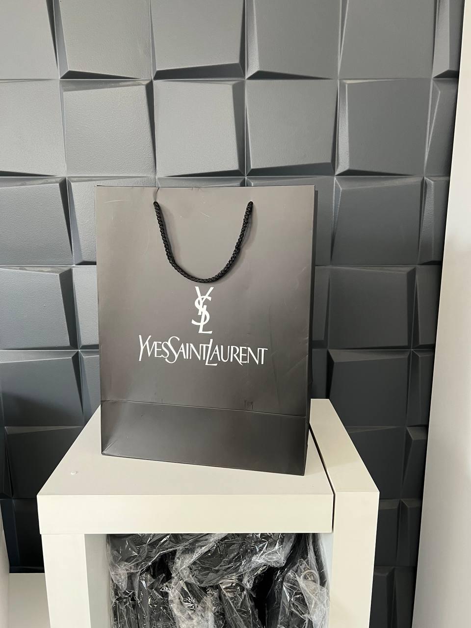 Подарункові пакети відомого бренда yvessaintlaurent