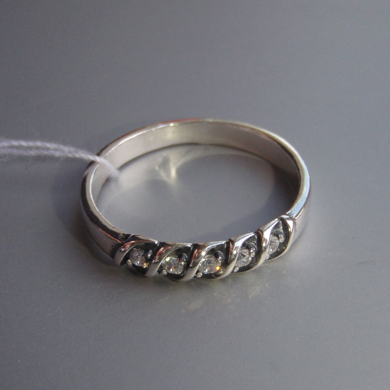 Срібне кільце зі вставками з фіаніту, 5 каменів