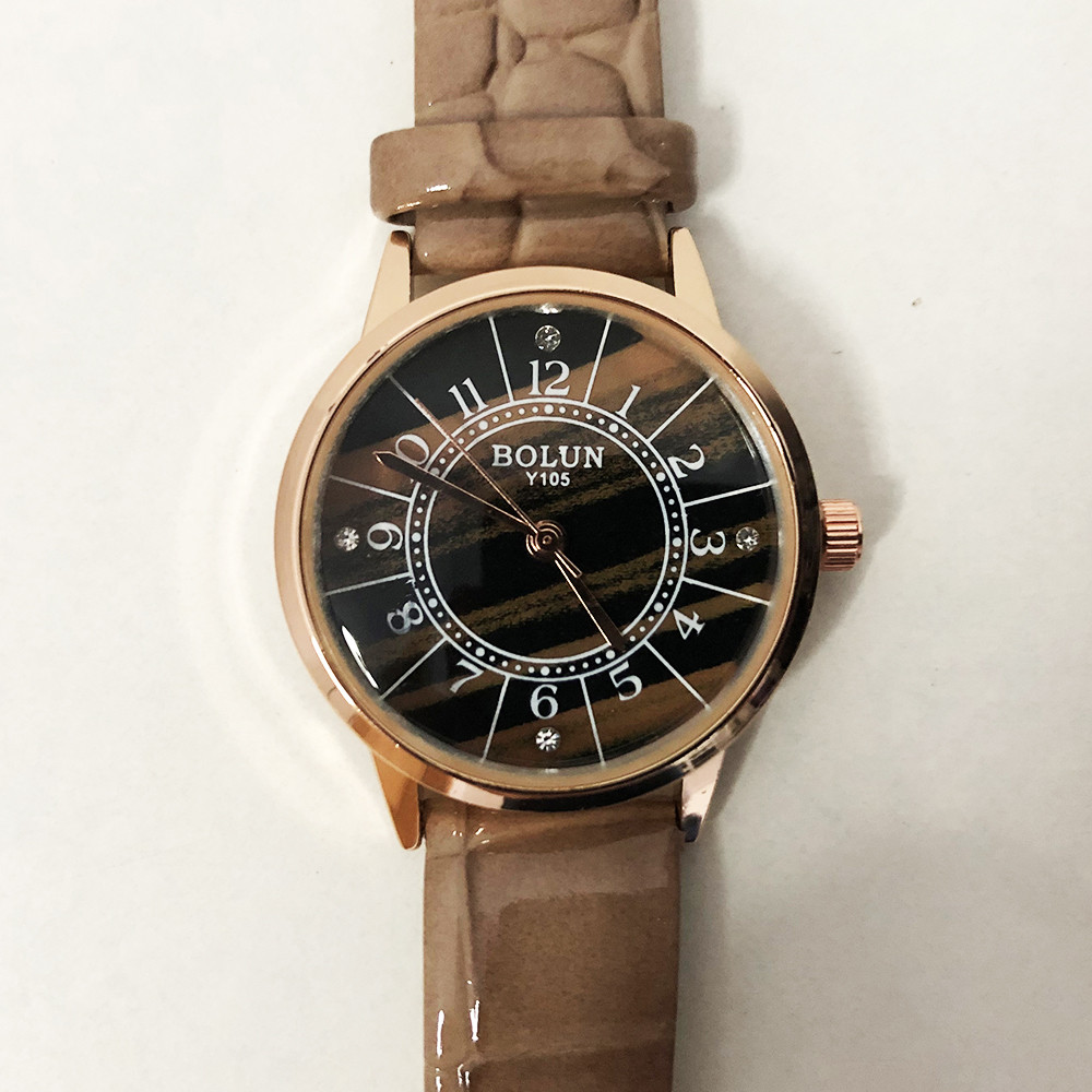 Стильні бежеві наручні годинники жіночі. З блискучому ремінцем. В чохлі. XP-946 модель 78464