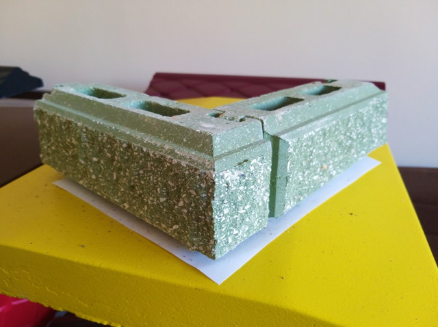 Цегла КАЯ для стовпів огорожі і підмурівки зелена