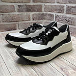 Жіночі шкіряні чорно-білі кросівки з білою підошвою і шнурками, фото 3