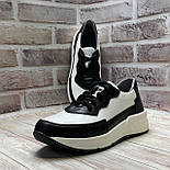 Жіночі шкіряні чорно-білі кросівки з білою підошвою і шнурками, фото 4