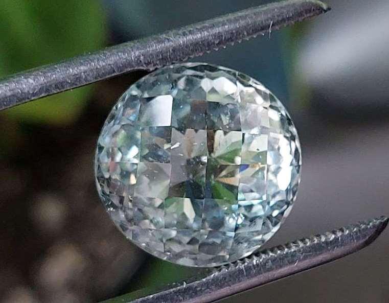Натуральний топаз 22.41 Ct. 15.8 мм