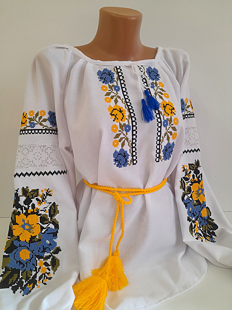 Вишиванка. Жіноча вишиванка.