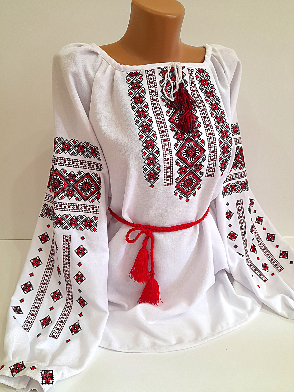 Вишиванка. Жіноча вишиванка.