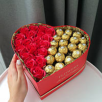 Подарок любимой на годовщину с красными розами и конфетами Ferrerro (размер L)