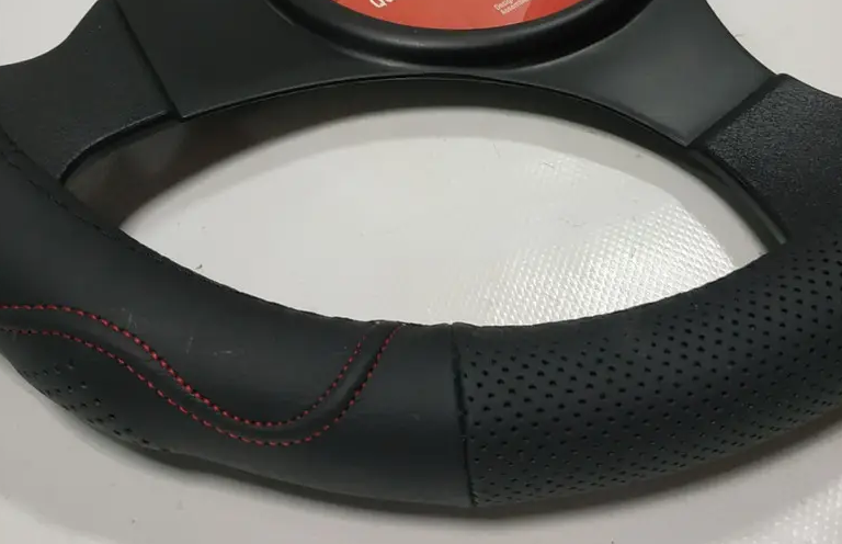 Чохол на кермо Ваз 2108,2110 Пріора, Лінос чорно/червона перфорована шкіра