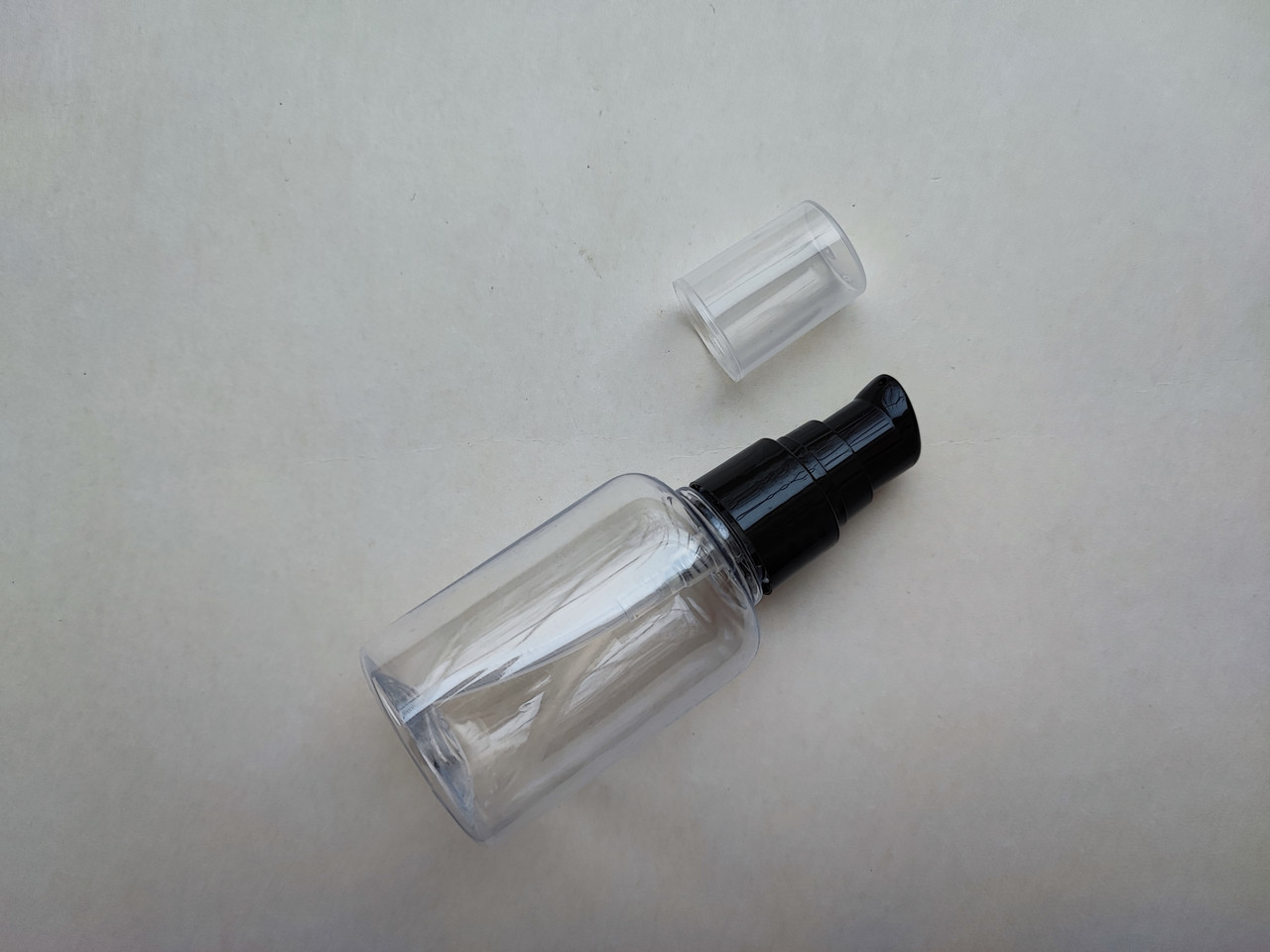 50мл/20мм бочка з чорним дозатором 20/410 для крема, геля, масла ПЕТ круглий флакон пластиковий, пластмасовий в комплекті