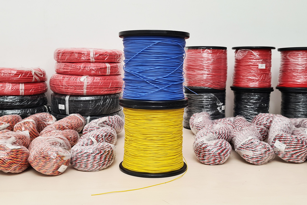 Провід силіконовий QJ 12 AWG (жовтий), 1 метр