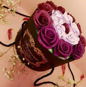 Подарунковий ФІОЛЕТОВИЙ набір мила з троянд у капелюшної коробки | Мильні квіти