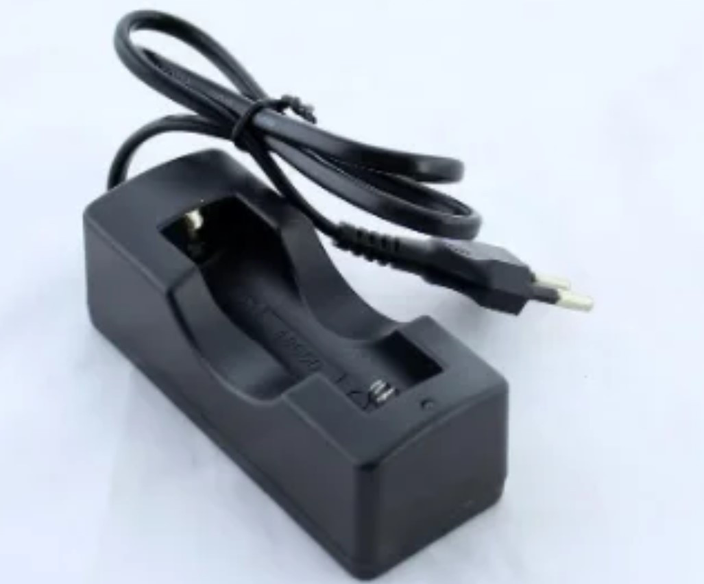 Зарядний пристрій на 1x18650 від мережі 220V singnal Bailong, Зарядка для батарейок, фото 1