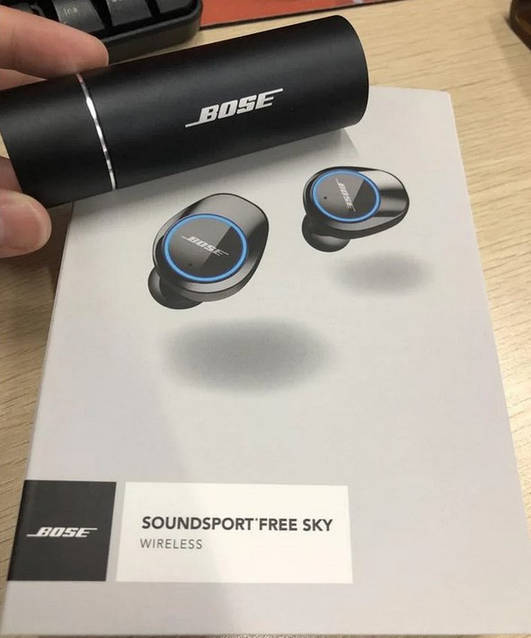 Наушники Bose SoundSport Free Sky с кейсом, Беспроводные bluetooth наушники, Блютуз наушники (ID#1385082088), цена: 1141 ₴, купить на Prom.ua Наушники Bose SoundSport Free Sky с кейсом, Беспроводные bluetooth наушники, Блютуз наушники (ID#1385082088), цена: 1141 ₴, купить на Prom.ua