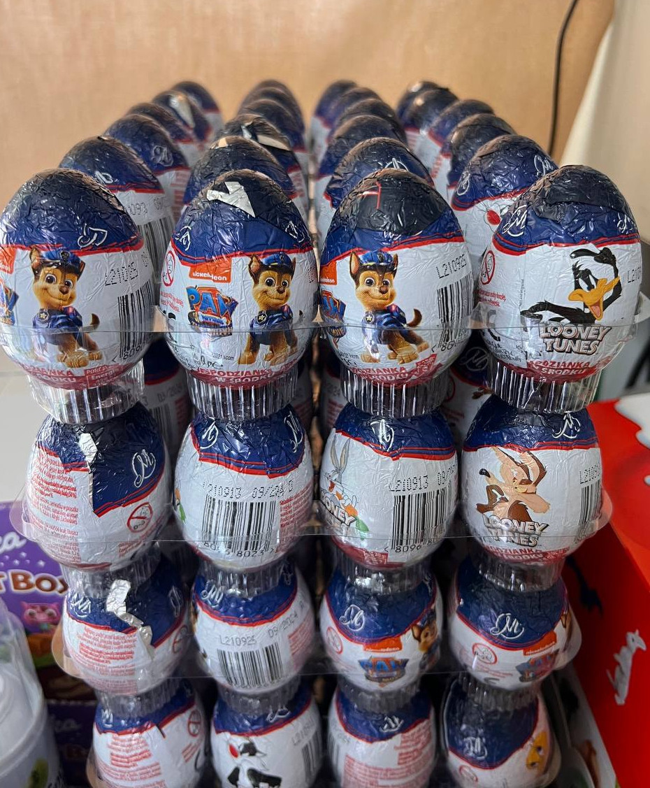 Шоколадне яйце Кіндер Looney Tunes 60 гр. Польща
