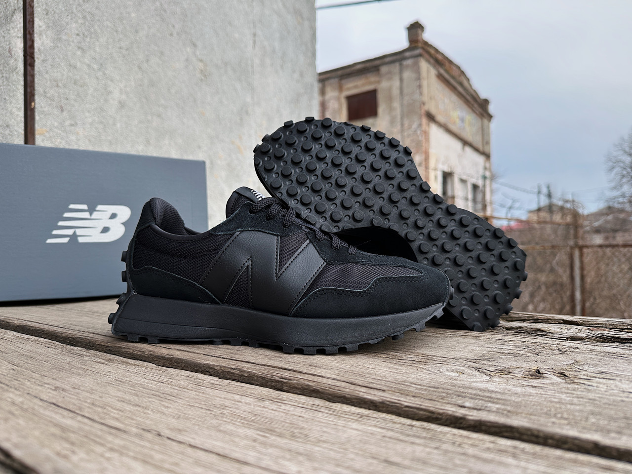 Чоловічі кросівки New Balance 327 MS327CTB чорні Оригінал