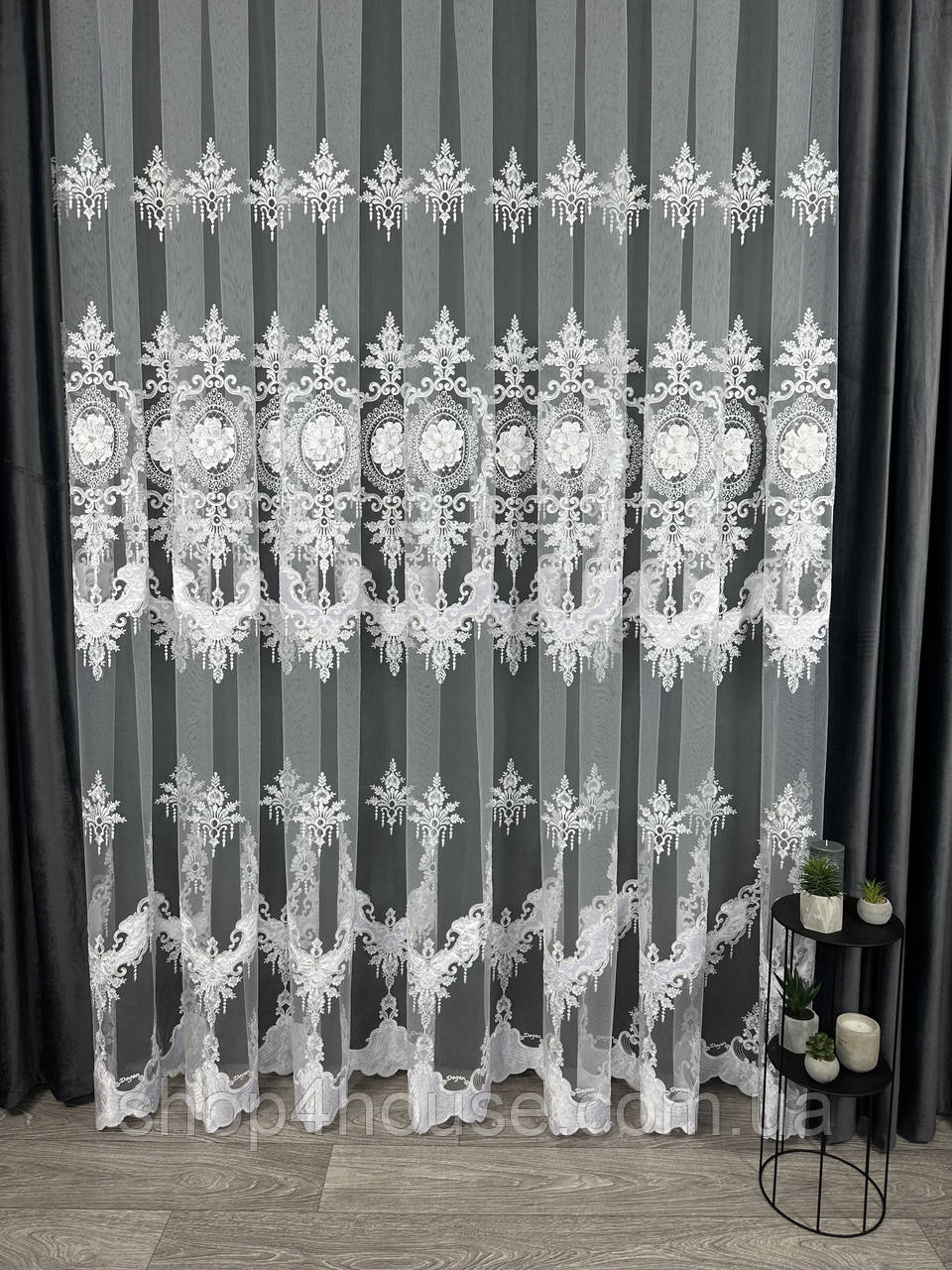 Фатинова оксамитова 3D тюль з бархатом, гарною вишивкою та перлинами. Колір: білий