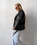 Жіноча чорна куртка-косуха в стилі оверсайз, фото 4