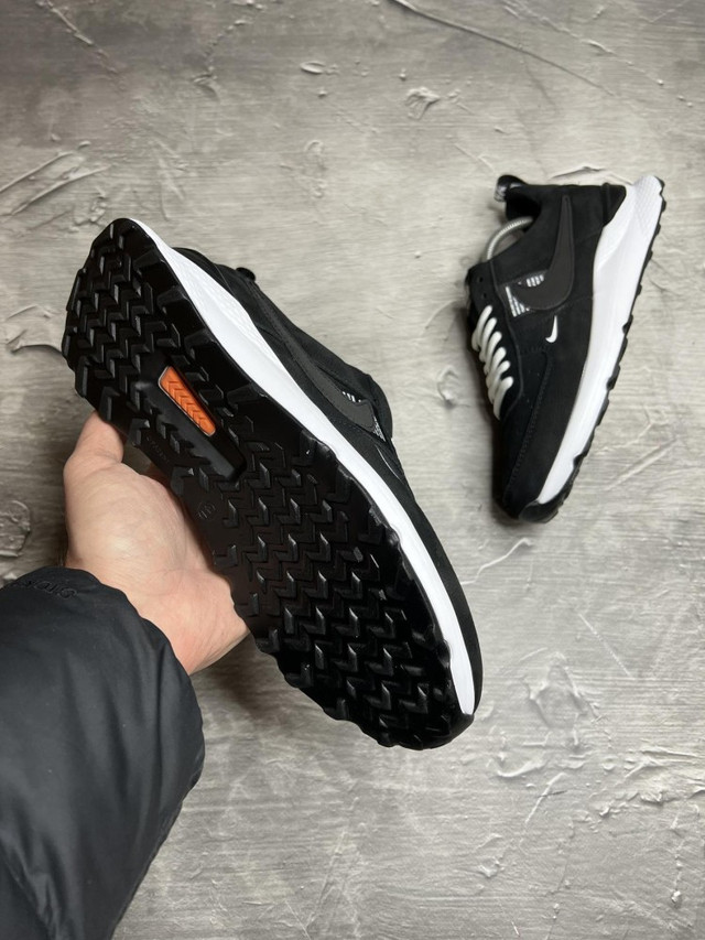 Купить Кроссовки Nike чёрного цвета с белой подошвой чёрно-белые ...