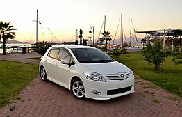 Бокові пороги для Toyota Auris 2007-2012 рр. Склопластик Meliset