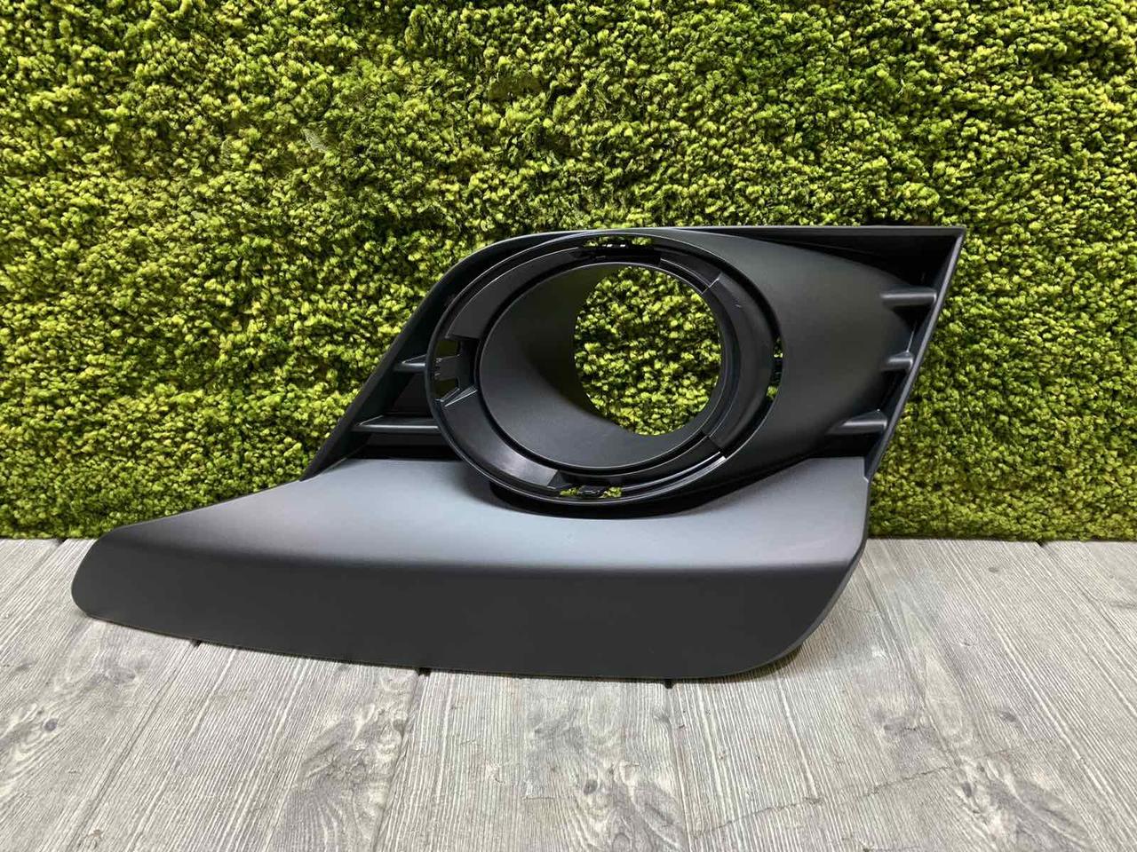 Накладка протитуманних фар права Renault Logan 2 Рено Логан 2 (2017-...) Оригінал 261A23101R, фото 1