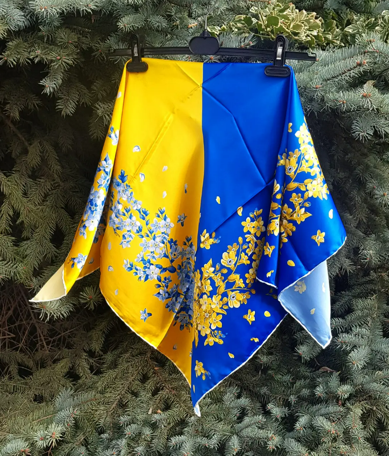Шовкова хустка патріотична Діагональ квіти 90*90 см синій/жовтий ручна обробка краю