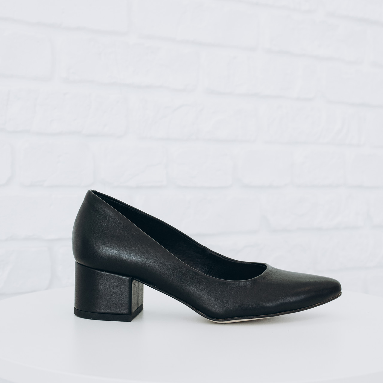 Класичні туфлі човники жіночі Woman's heel чорні на зручному каблуці