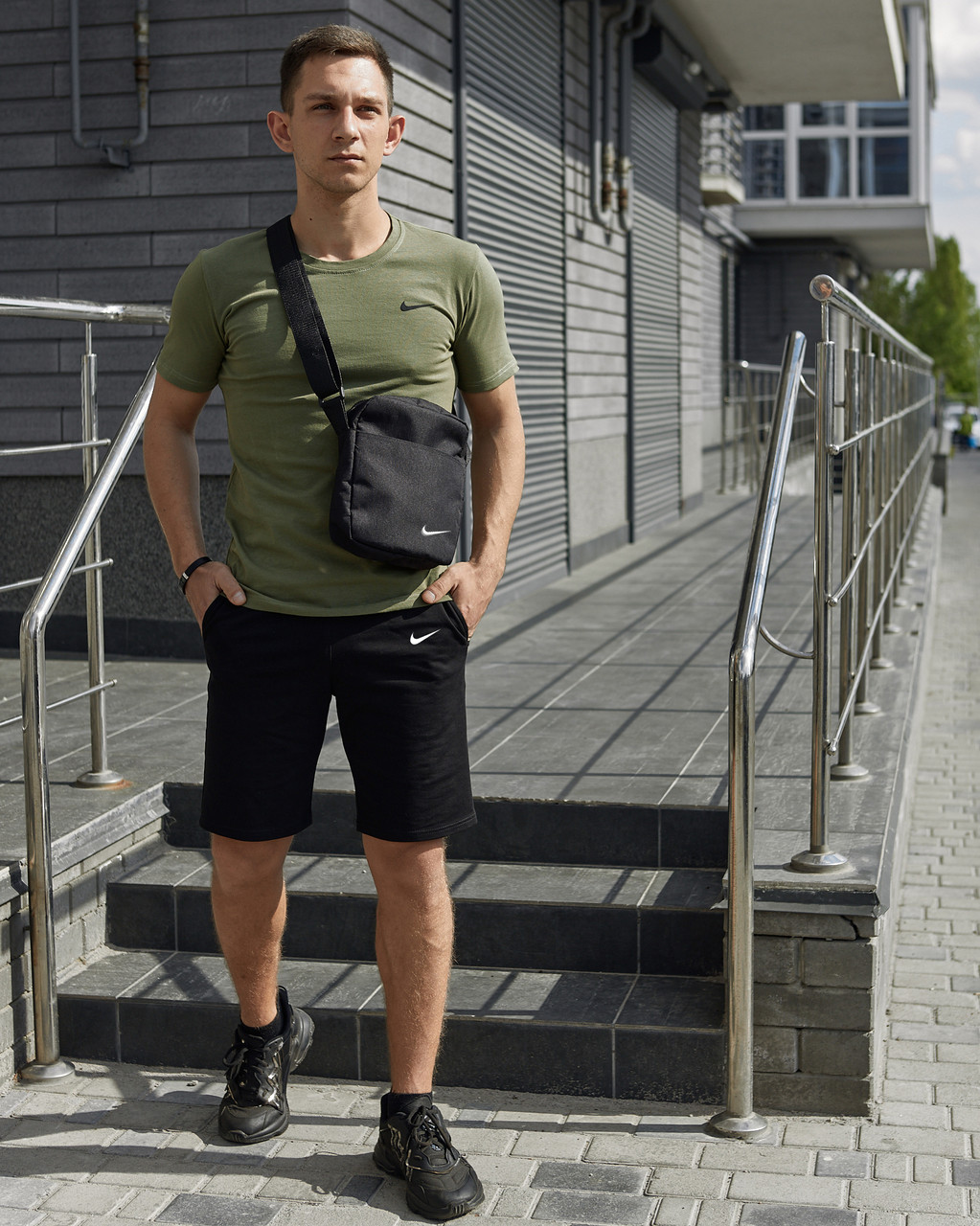 Чоловічий літній костюм Nike Футболка + Шорти + Барсетка в подарунок хакі комплект Найк