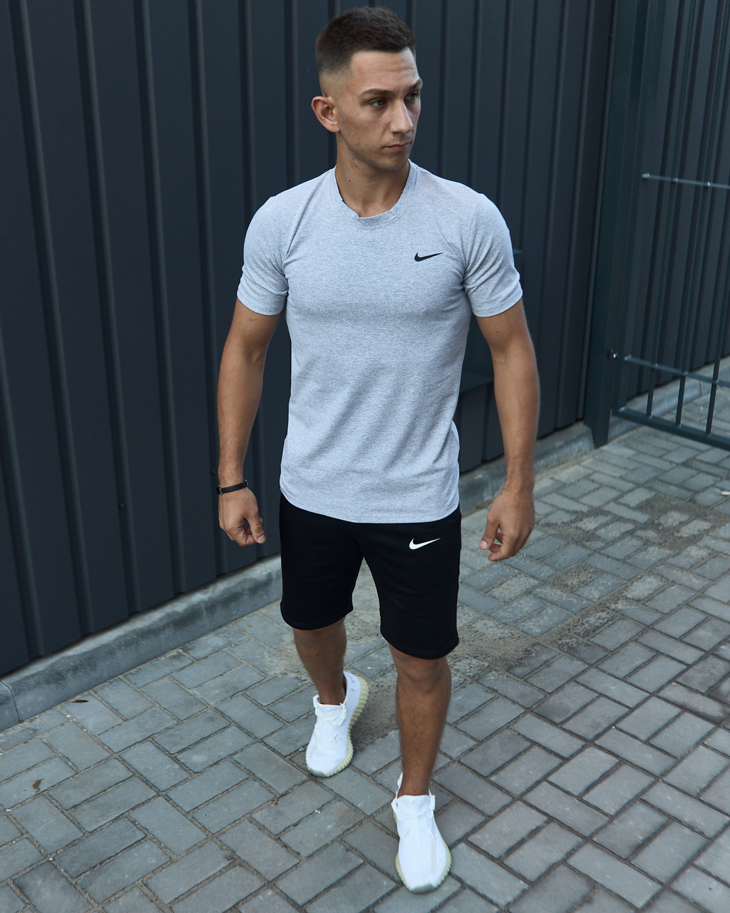 Чоловічий літній костюм Nike Футболка + Шорти сірий із чорним комплектом Найк
