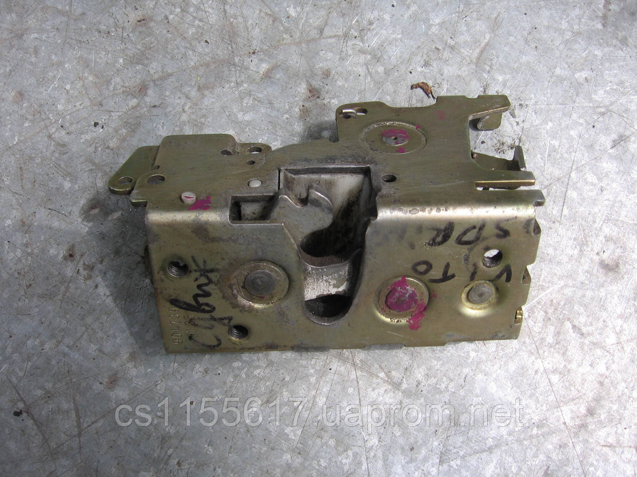 Замок боковой сдвижной двери правой 9017301135 б/у на Mercedes Sprinter ...