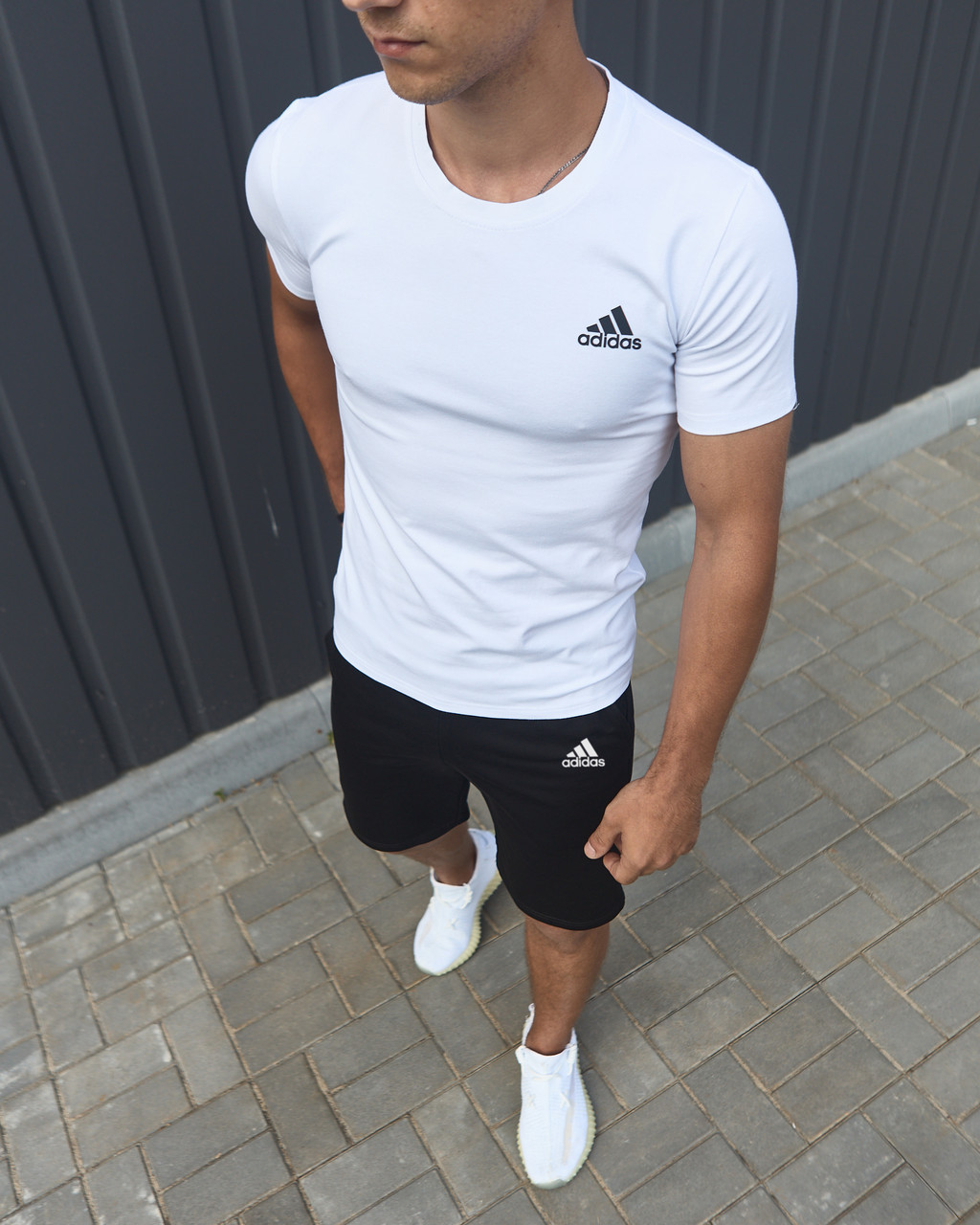 Чоловічий літній костюм Adidas Футболка + Шорти білий із чорним комплектом Адідас, фото 1