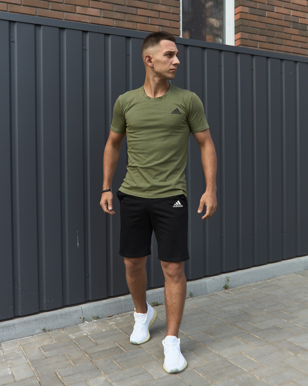 Чоловічий літній костюм Adidas Футболка + Шорти хакі з чорним комплектом Адідас