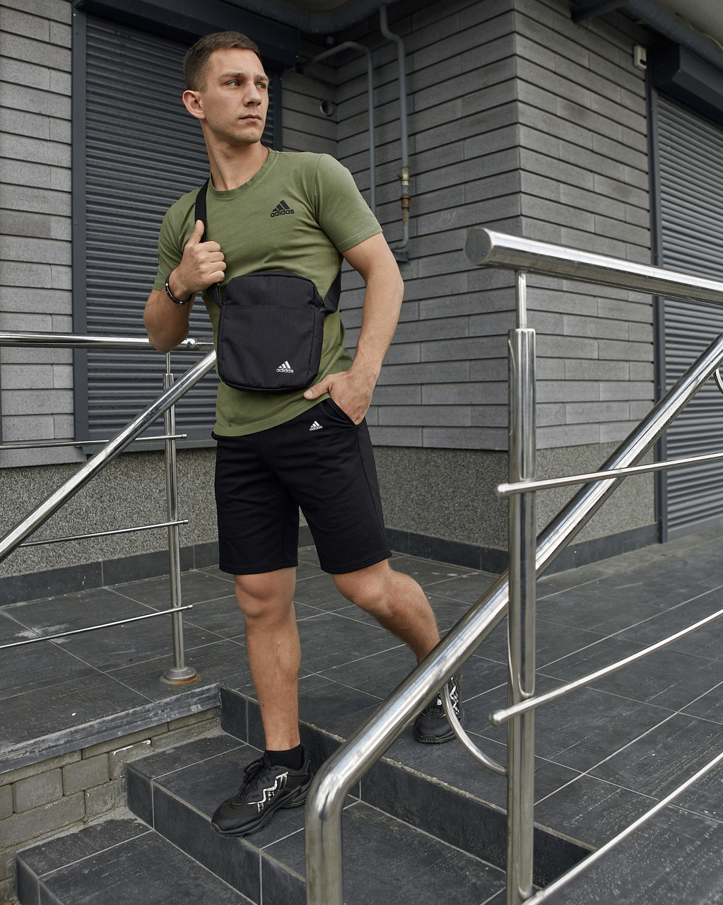 Чоловічий літній костюм Adidas Футболка + Шорти + Барсетка в подарунок хакі з чорним комплектом Адідас