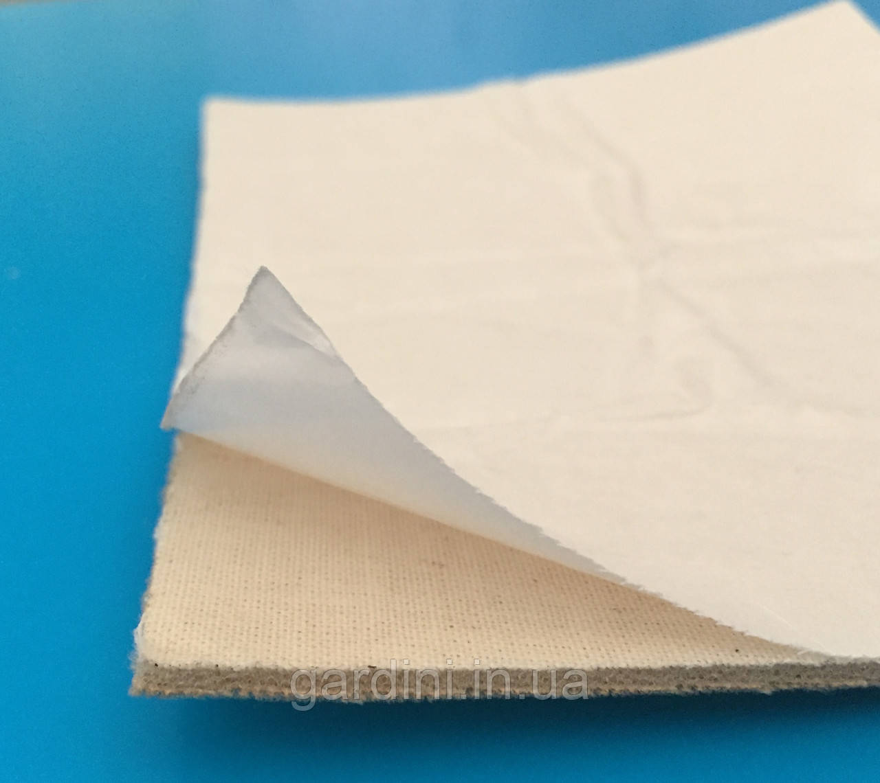 Бандо щільне з холодним клеєм на поролоновій основі 545 г/м2