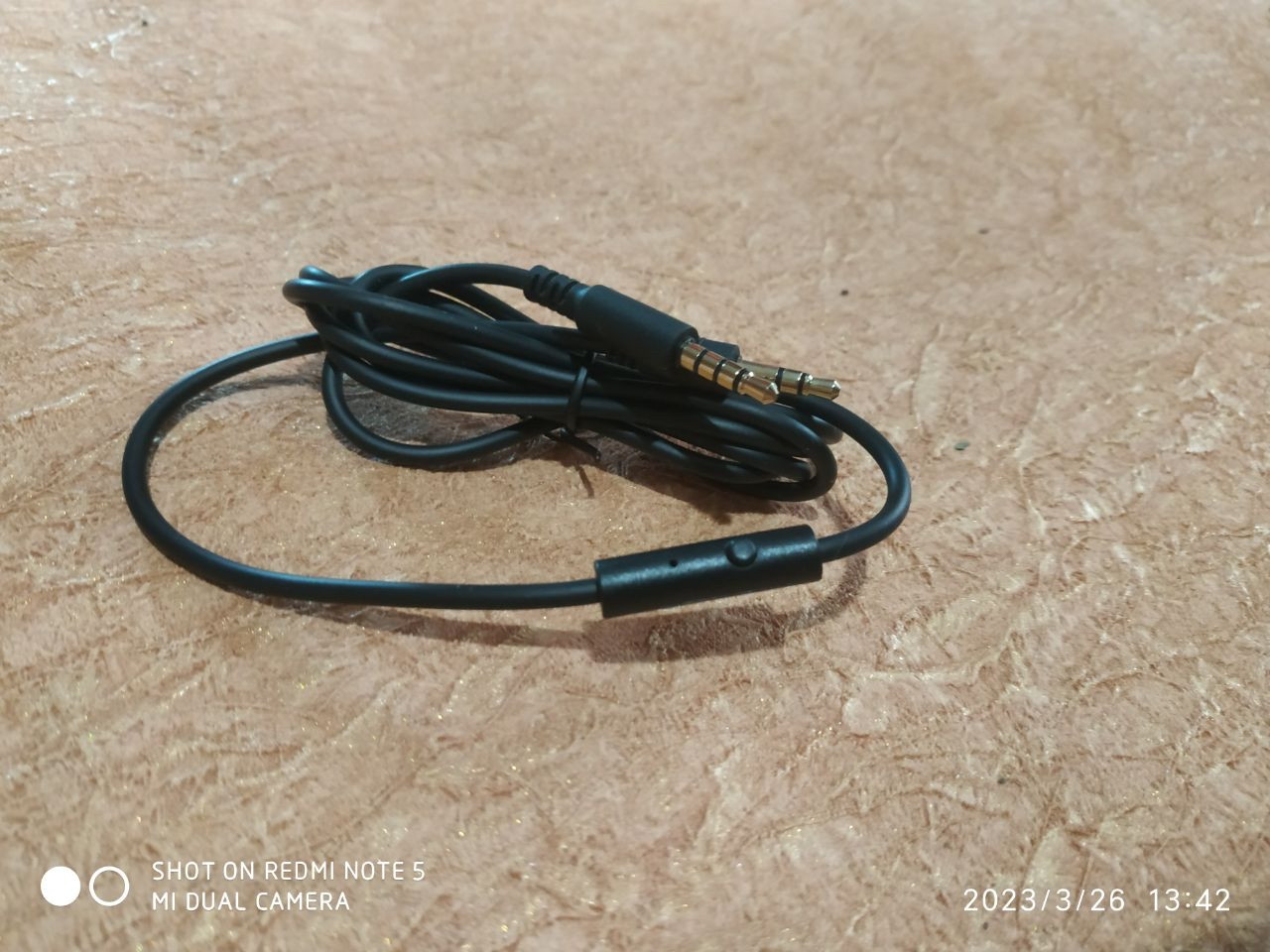 Купить Кабель для наушников с микрофоном JBL черный в ассортименте, 120 ...