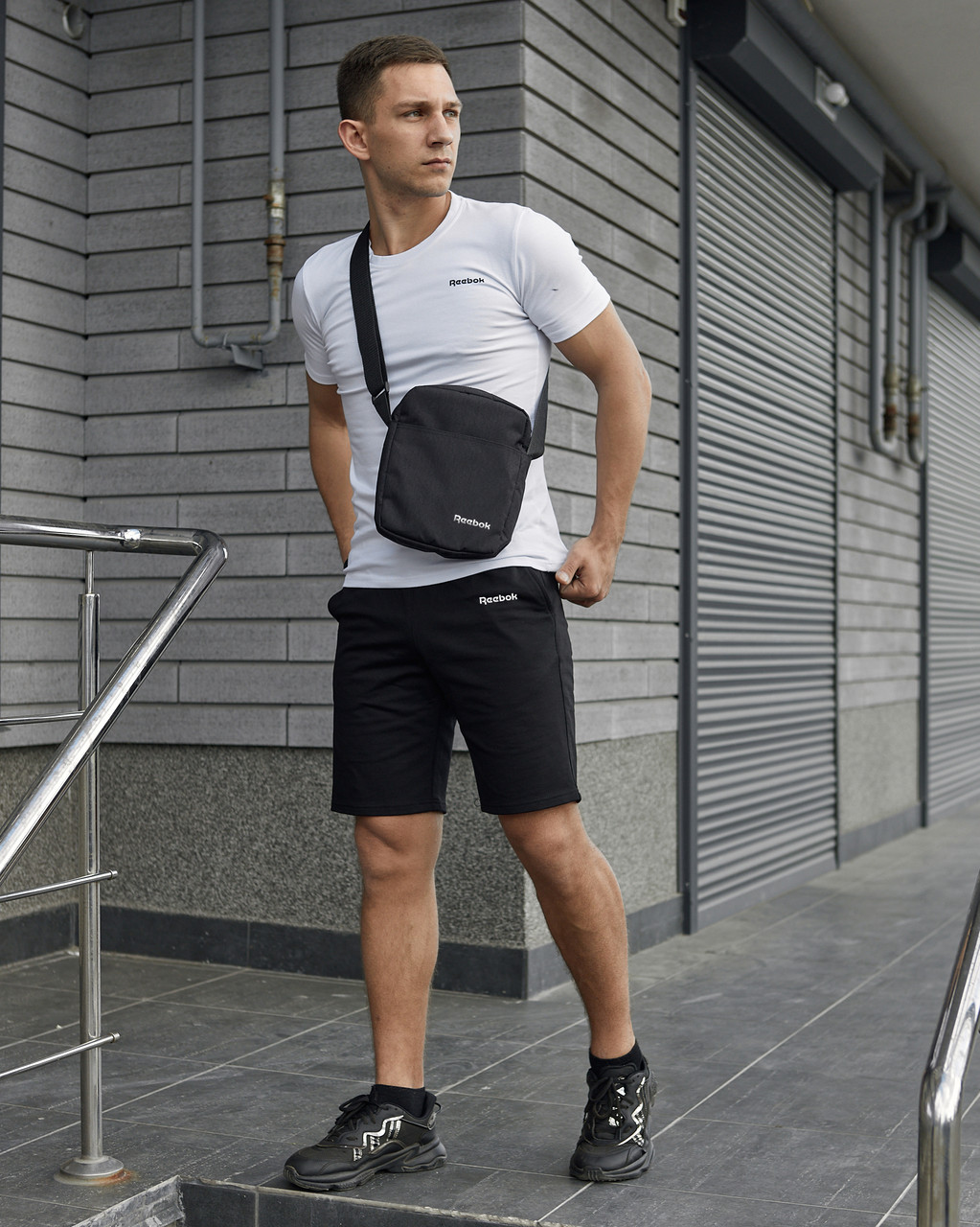 Чоловічий літній костюм Reebok Футболка + Шорти + Барсетка в подарунок білий із чорним комплект Рибок